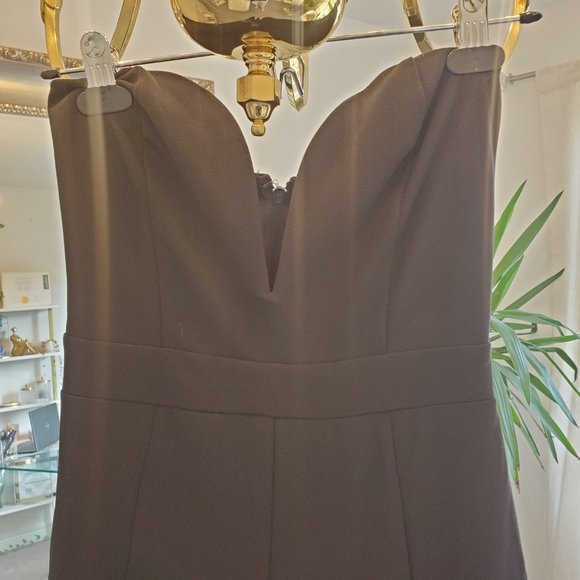 BLACK GOWN WITH DEEP V NECK AND SLIT - Picture 3 of 3